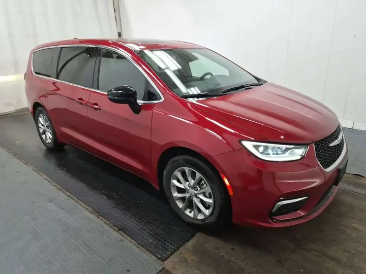 Chrysler Pacifica 2026 photo 5