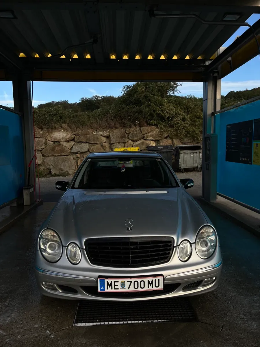 Mercedes-Benz E-Class 2005 photo 2