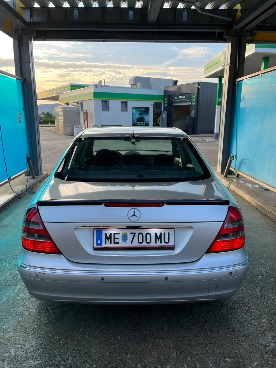 Mercedes-Benz E-Class 2005 photo 3