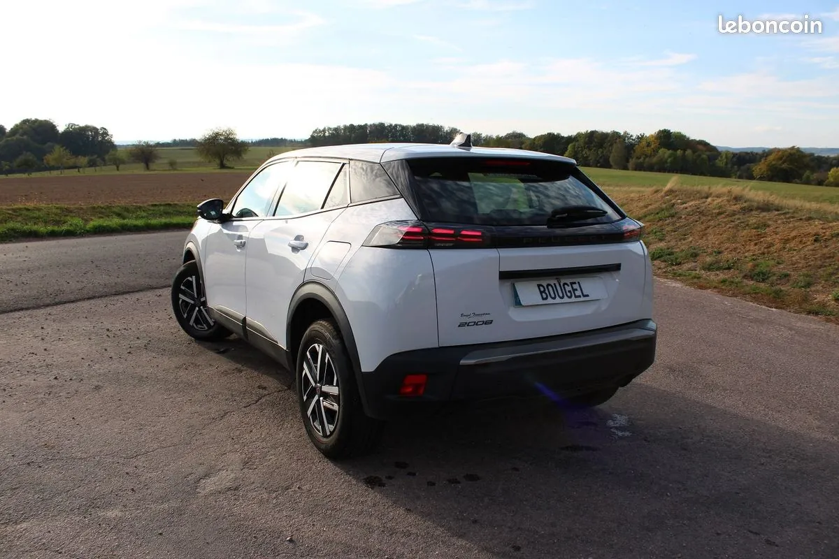 Peugeot 2008 2023 photo 3