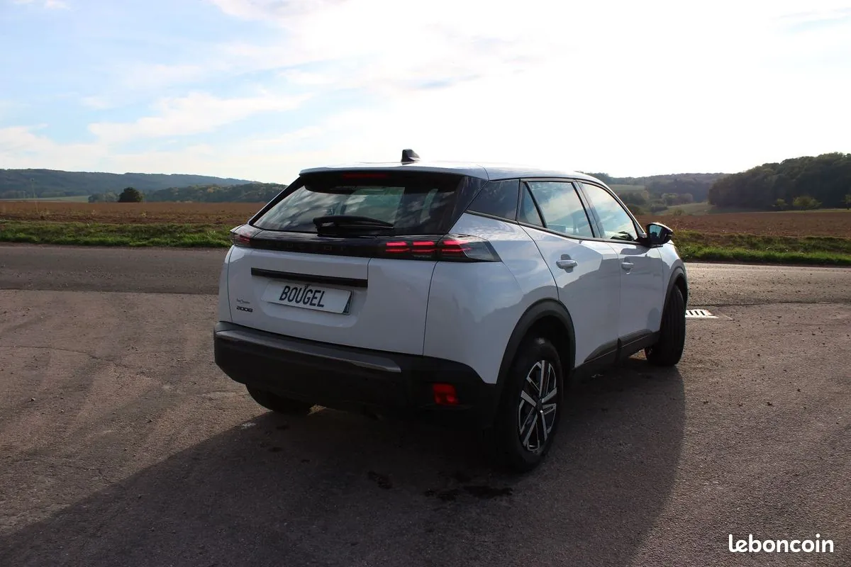 Peugeot 2008 2023 photo 2