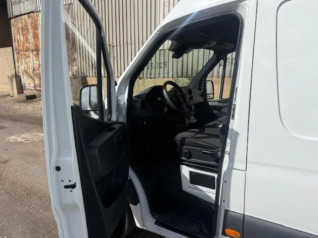 Mercedes-Benz Sprinter 2023 photo 3