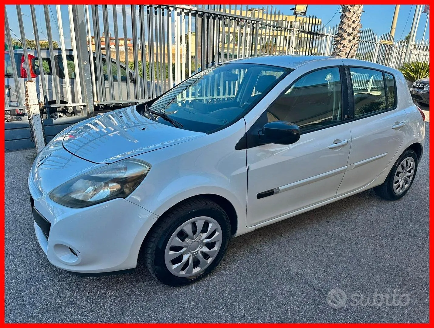 Renault Clio 2010 photo 3