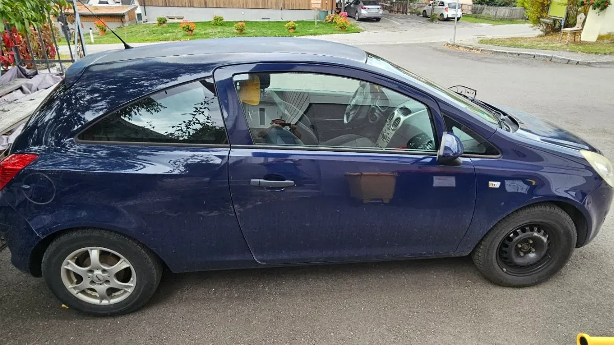 Opel Corsa 2009 photo 3
