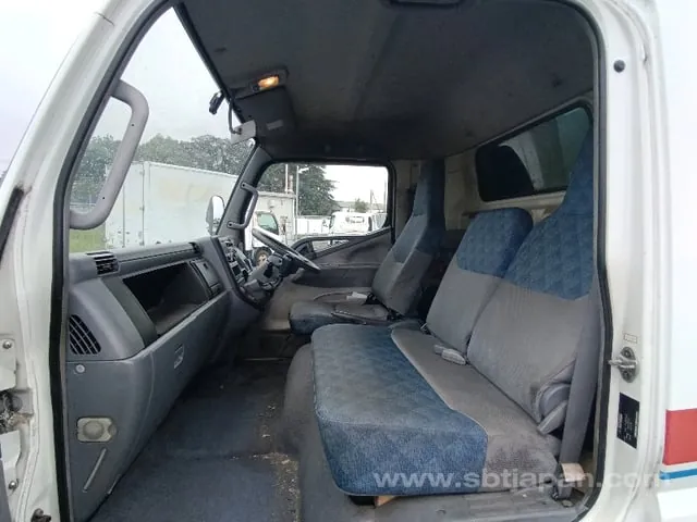 Mitsubishi Canter 2003 photo 3