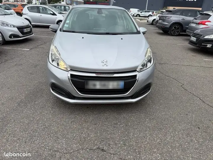 Peugeot 208 2015 photo 2