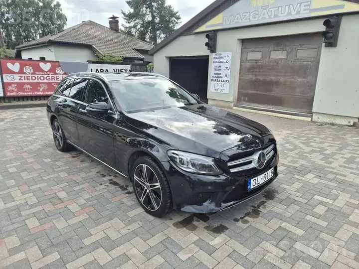 Mercedes-Benz C300 2020 photo 2