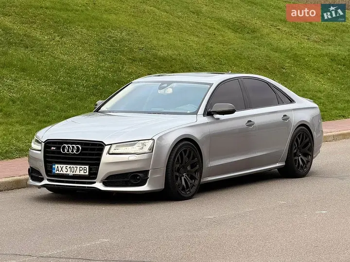 Audi S8