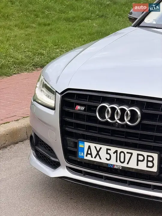 Audi S8 2015 photo 3