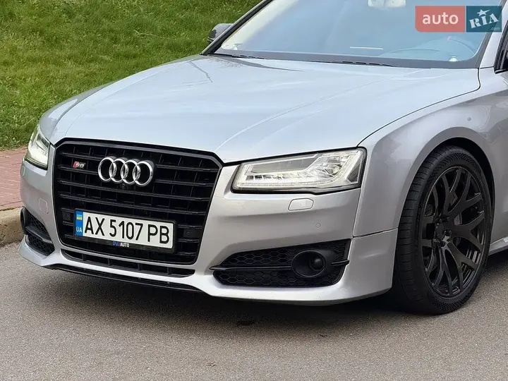 Audi S8 2015 photo 2