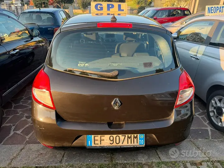 Renault Clio 2010 photo 5