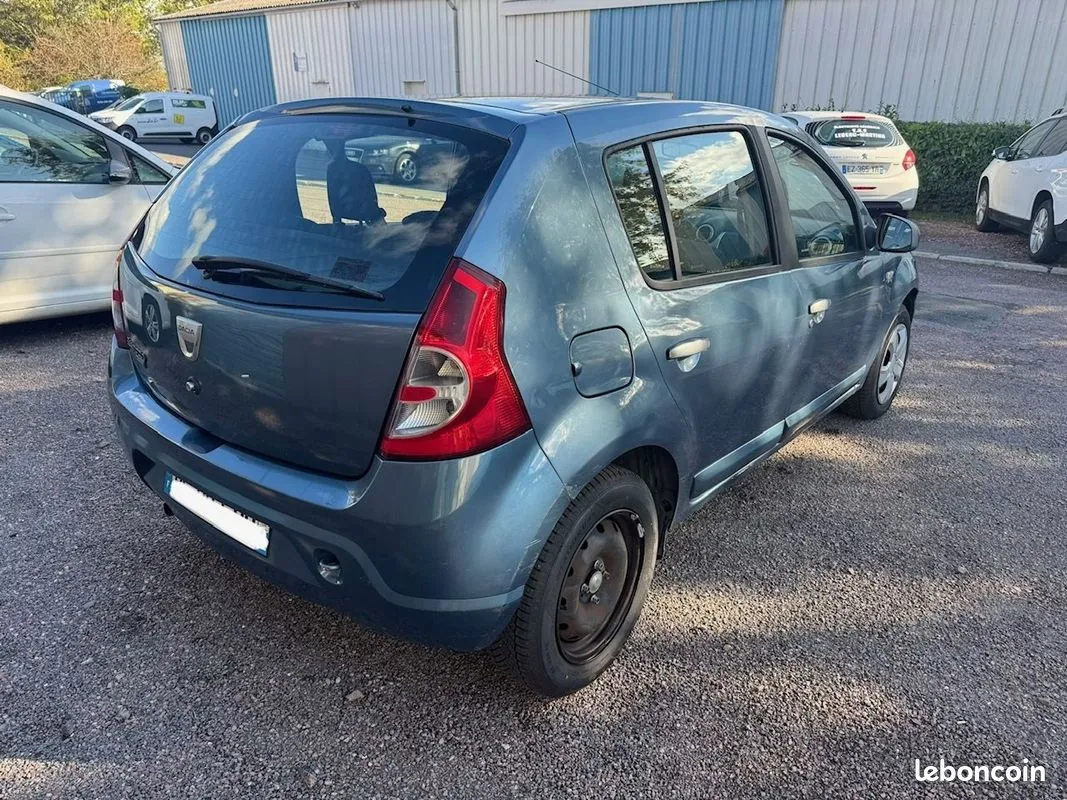 Dacia Sandero 2010 photo 4