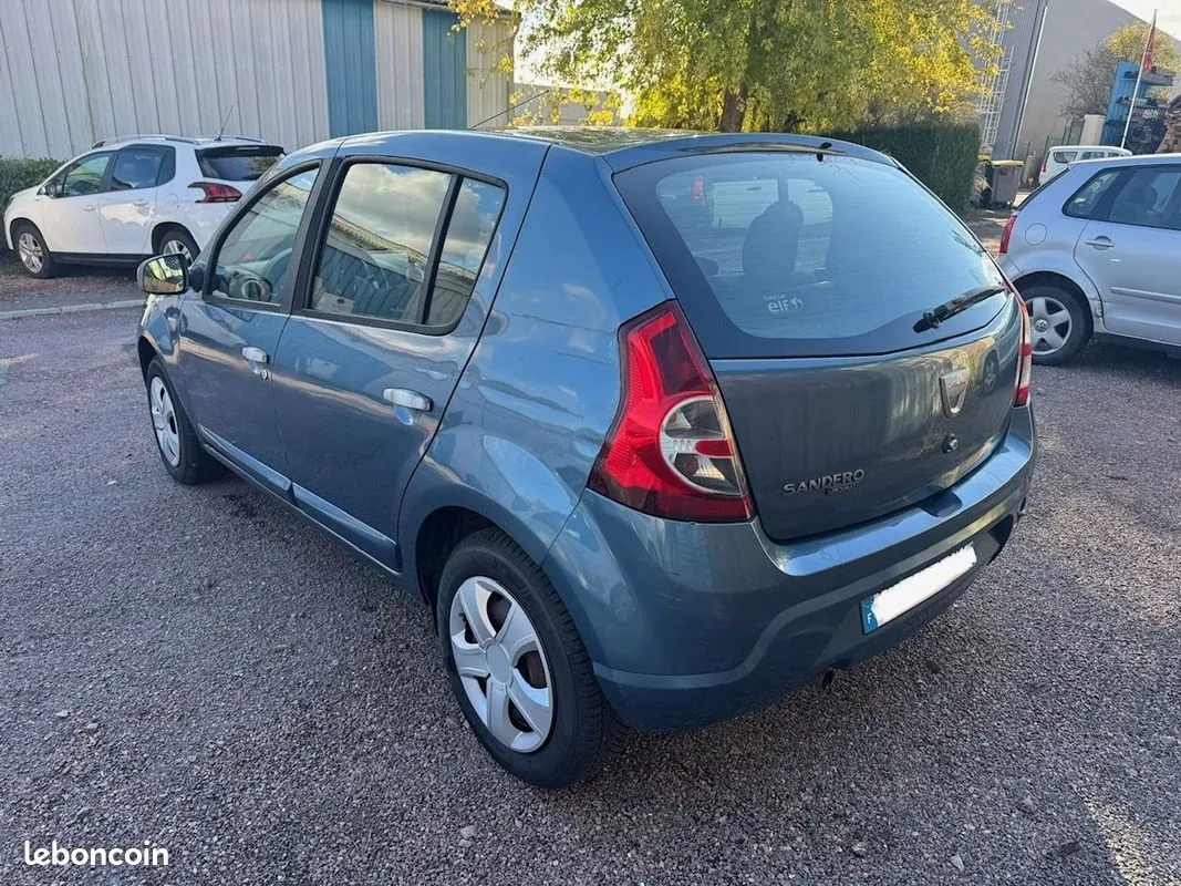 Dacia Sandero 2010 photo 3