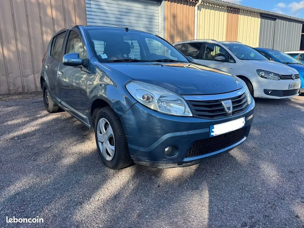 Dacia Sandero 2010 photo 2