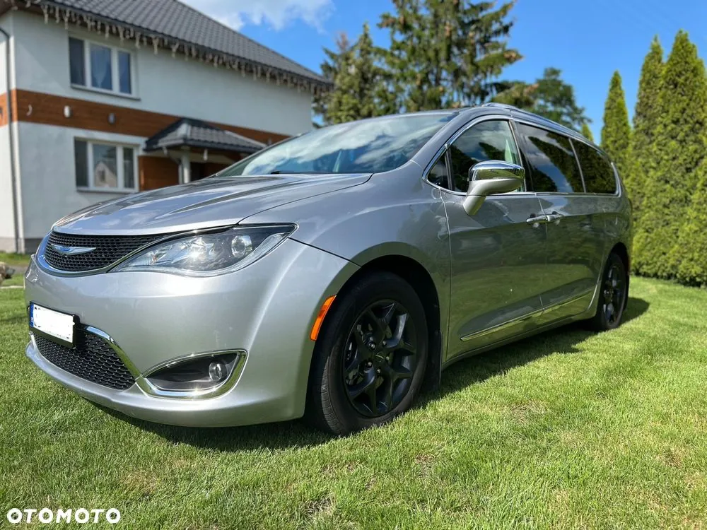 Chrysler Pacifica 2018 photo 2