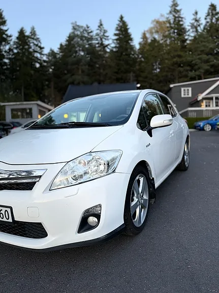 Toyota Auris 2011 photo 2