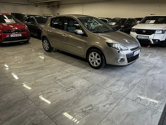 Renault Clio 2011 photo 2