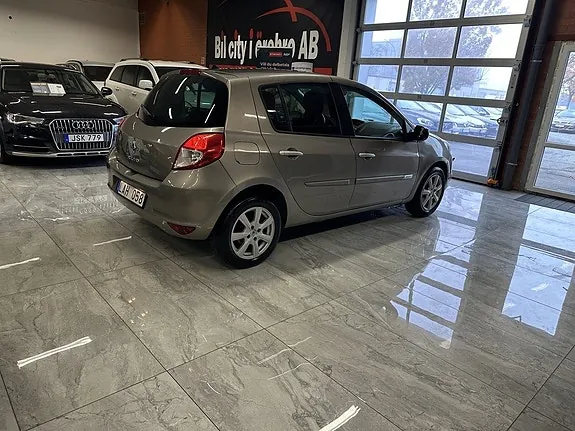 Renault Clio 2011 photo 5