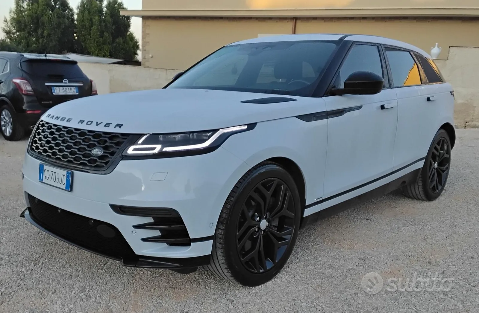Land Rover Range Rover Velar 2021 photo 2