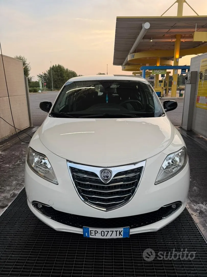 Lancia Ypsilon
