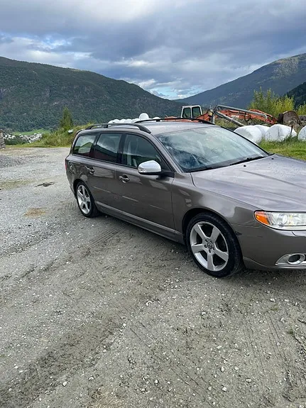 Volvo V70 2010 photo 4