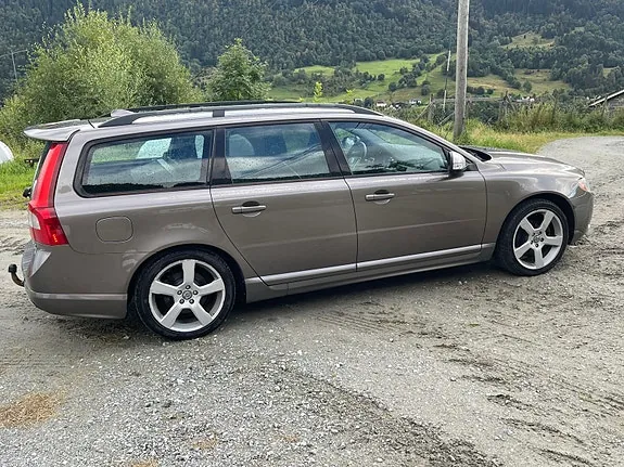 Volvo V70 2010 photo 5
