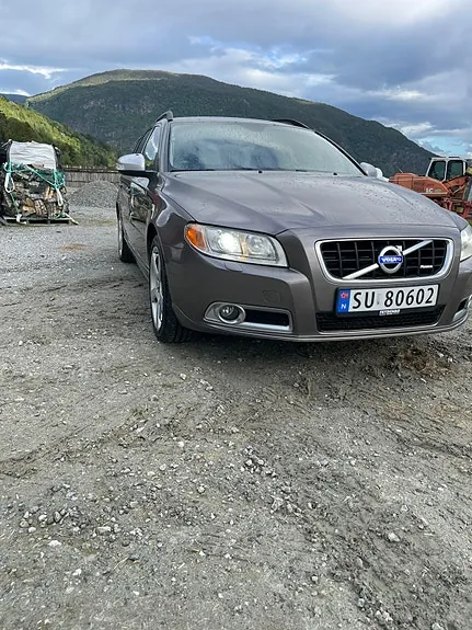 Volvo V70 2010 photo 2
