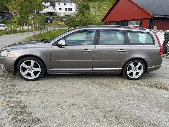 Volvo V70 2010 photo 3