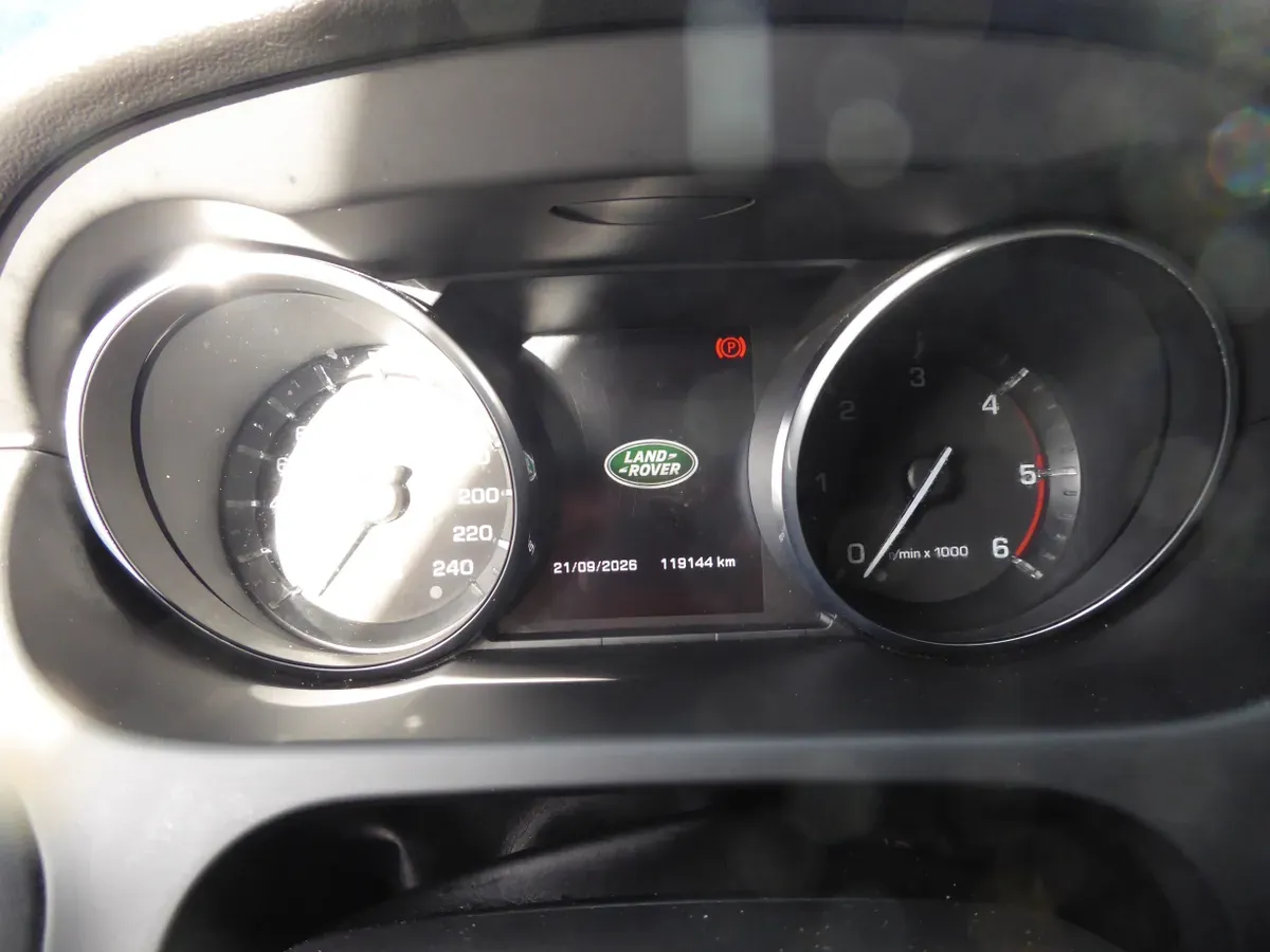 Land Rover Discovery Sport 2017 photo 2
