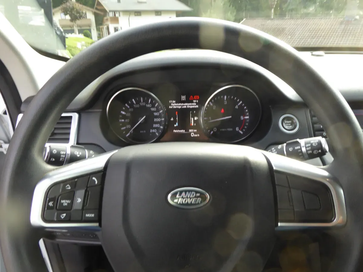 Land Rover Discovery Sport 2017 photo 3