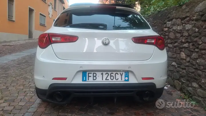 Alfa Romeo Giulietta 2015 photo 2