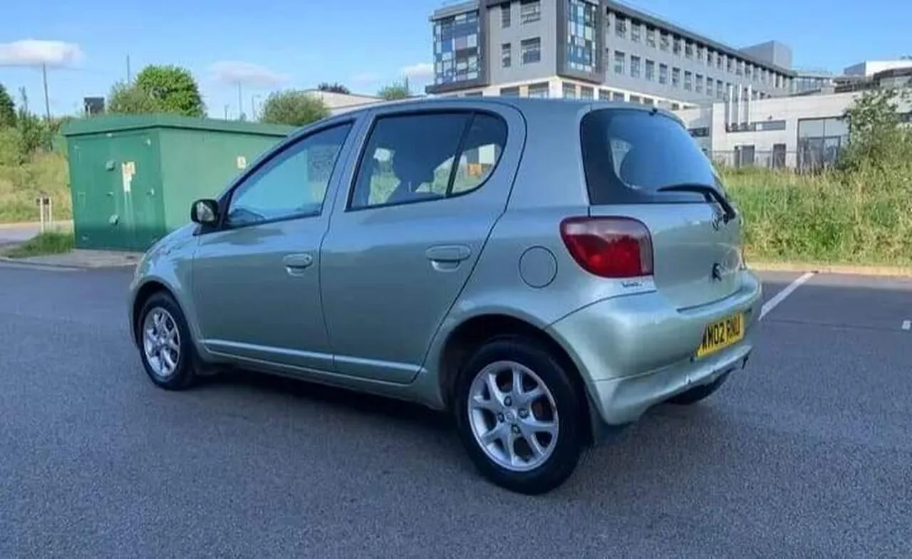 Toyota Yaris 2002 photo 3
