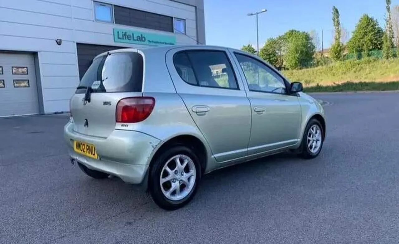 Toyota Yaris 2002 photo 4