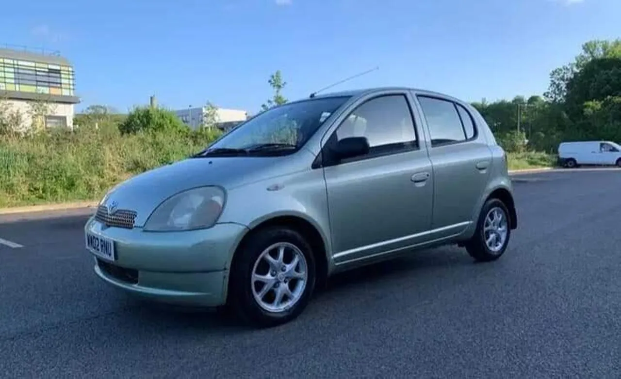 Toyota Yaris 2002 photo 2