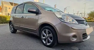 Nissan Note 2011 photo 4