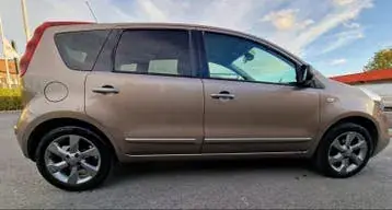 Nissan Note 2011 photo 2