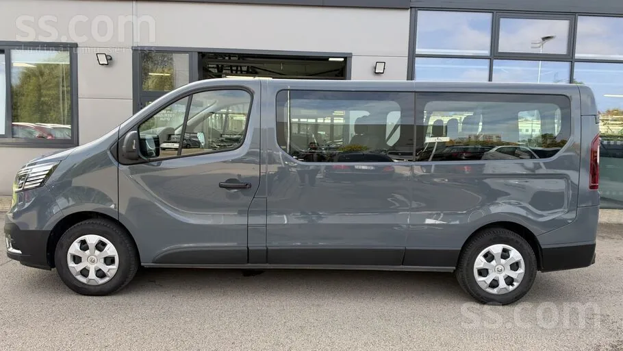 Renault Trafic 2024 photo 2