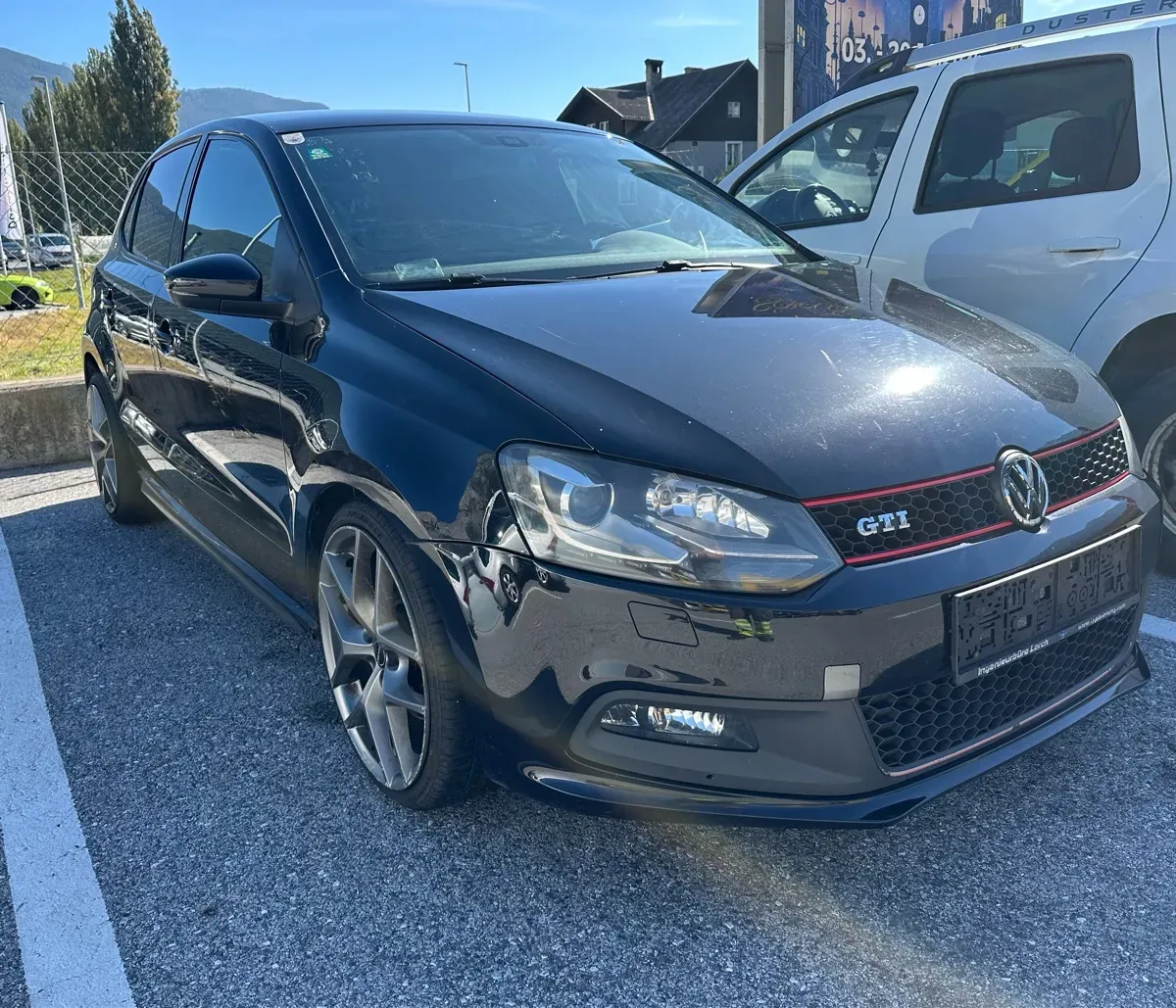 Volkswagen Polo 2012 photo 2