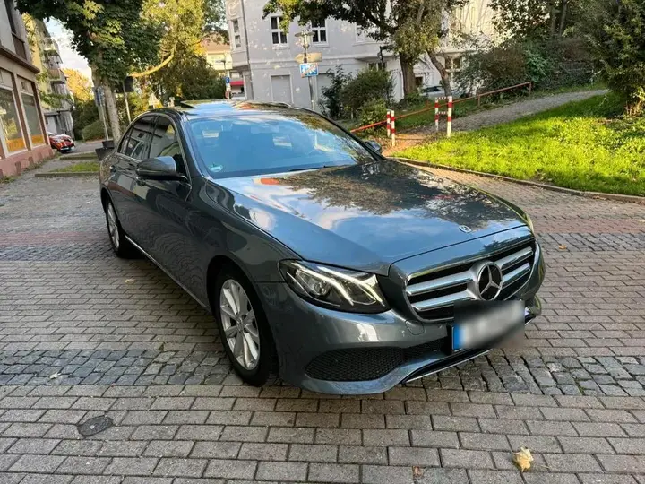 Mercedes-Benz E 220
