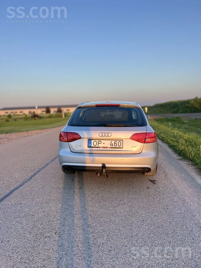 Audi A4 2012 photo 2