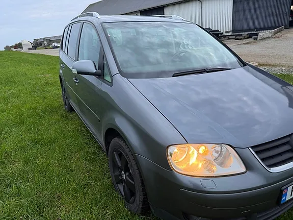 Volkswagen Touran 2006 photo 2
