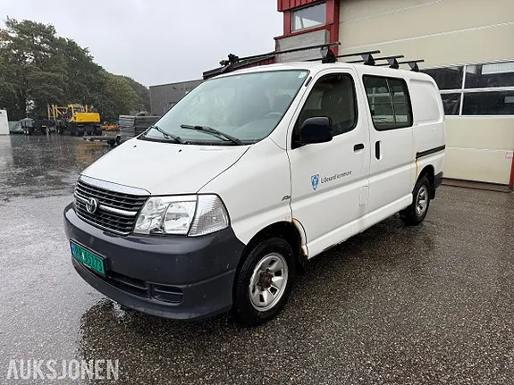 Toyota Hiace 2011 photo 2