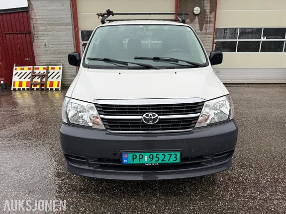 Toyota Hiace 2011 photo 3