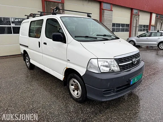 Toyota Hiace 2011 photo 4