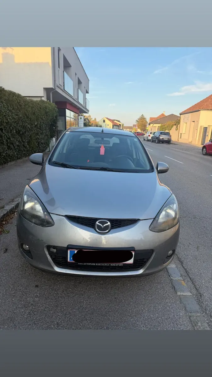 Mazda Mazda2 2010 photo 2