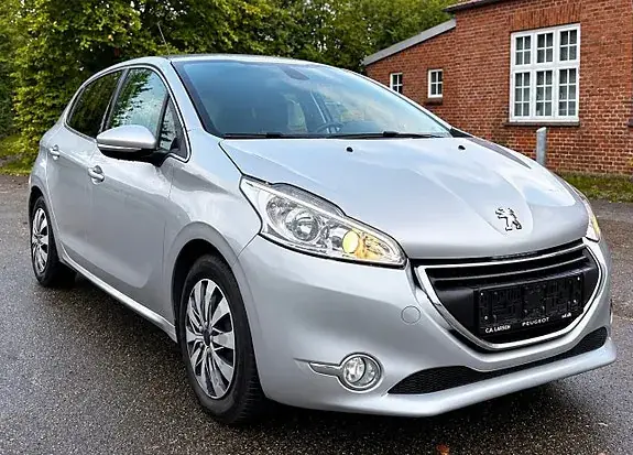 Peugeot 208 2015 photo 2