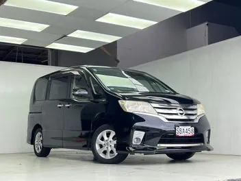 Nissan Serena 2012 photo 2