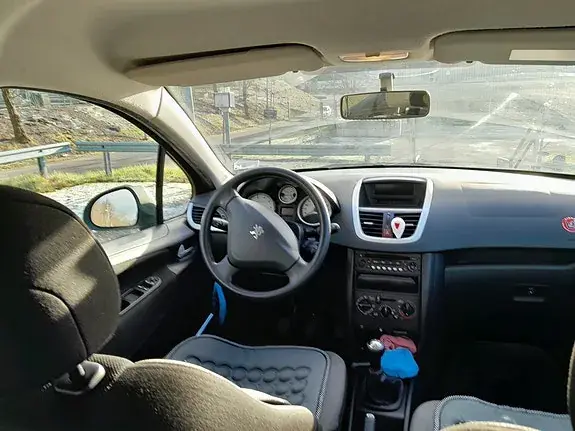 Peugeot 207 2007 photo 2