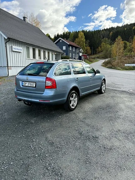 Skoda Octavia 2011 photo 2