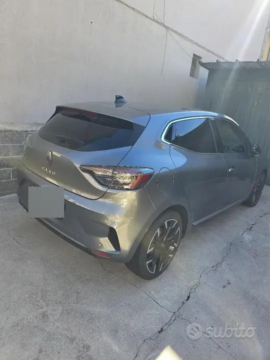 Renault Clio 2024 photo 2